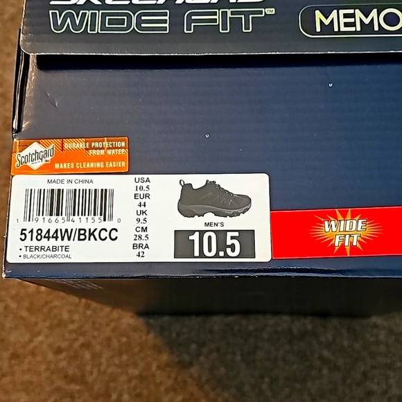 Men's Sneakers - Picture 14 of 16